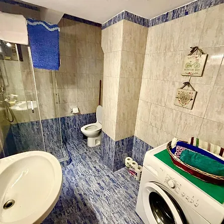 Cozy One Bedroom In Apartman